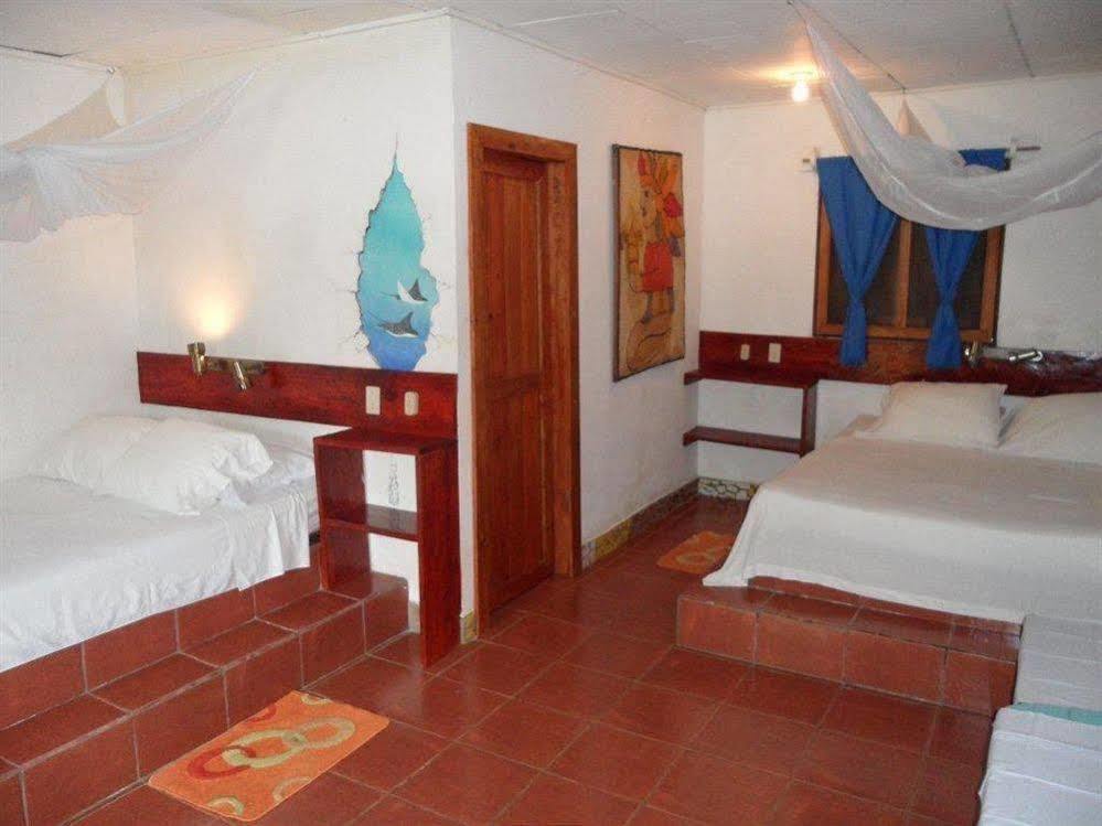 Paraiso Beach Hotel Brig Bay Exterior foto